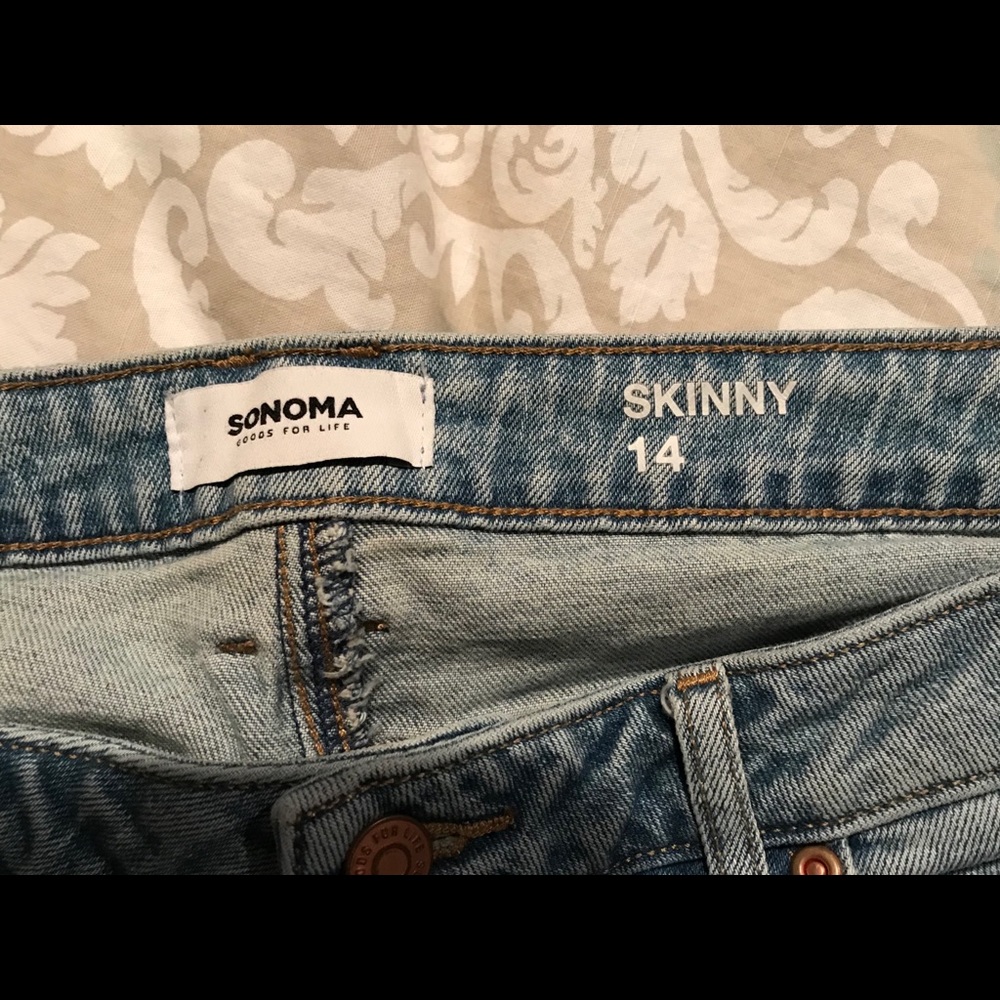 Sonoma Skinny distressed size 14